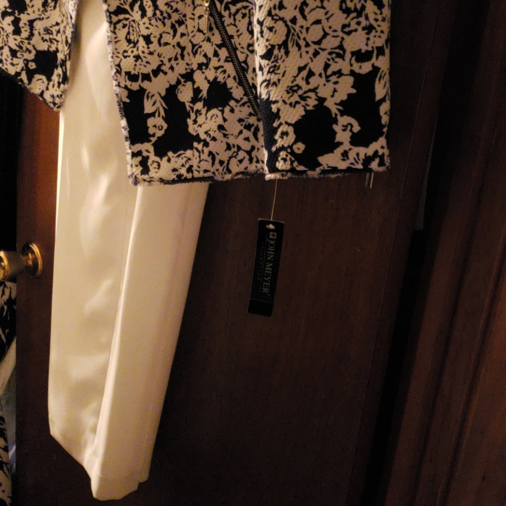 Pant suit - Picture 4 of 4